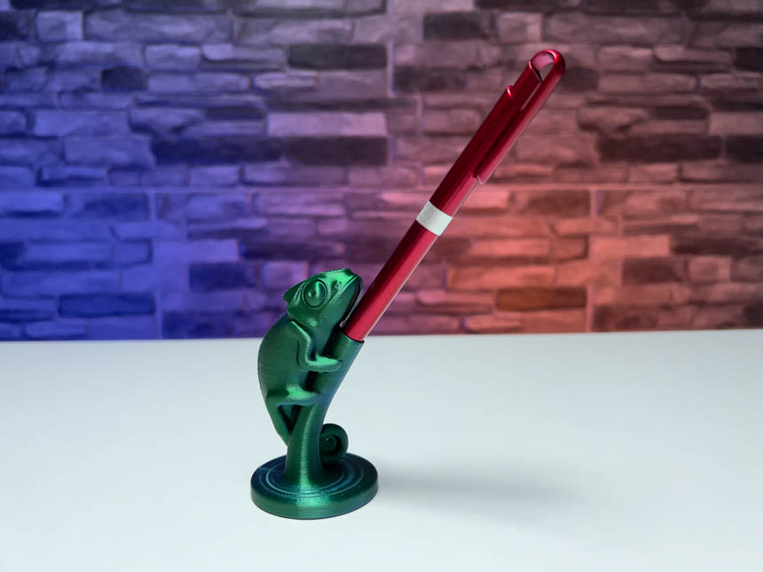 Chameleon Pen Holder